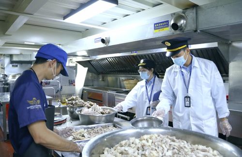 守護舌尖上的安全 南寧市開展餐飲企業(yè)中央廚房及供應(yīng)鏈專項檢查